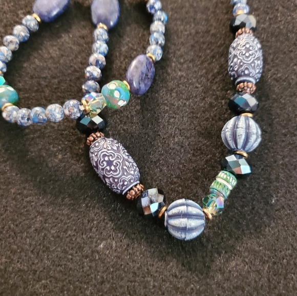 A BEAUTIFUL DENIM LOOK TO THIS SET. 2-PIECE NECKLACE & BRACELET SET. - Picture 2 of 10